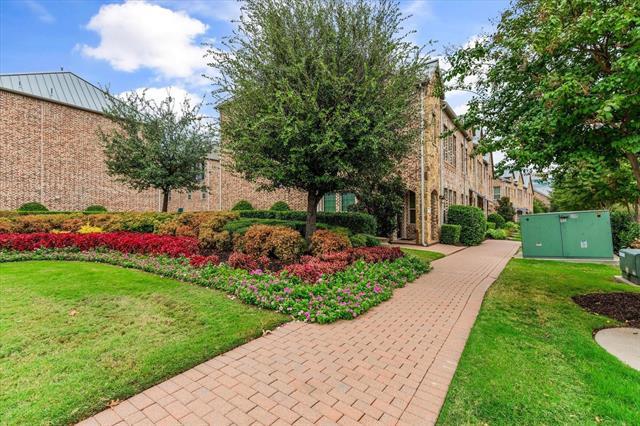 Foto del edificio - 7915 Parkwood Blvd