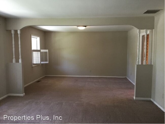 Building Photo - 3 br, 2.5 bath House - 4131 E. 47th Pl