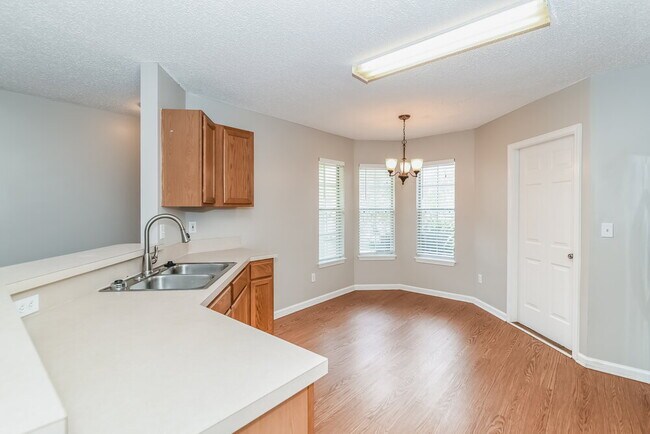Foto del edificio - 3111 Wavering Ln