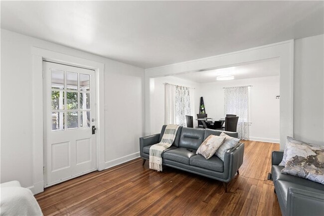 Building Photo - 476 Providence St