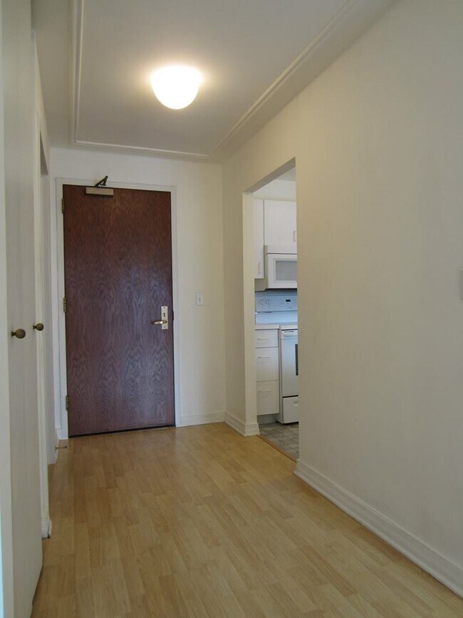 Building Photo - 401 E Ontario St