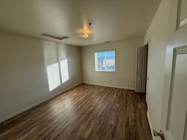 Foto del edificio - 1230 W Newlands Dr