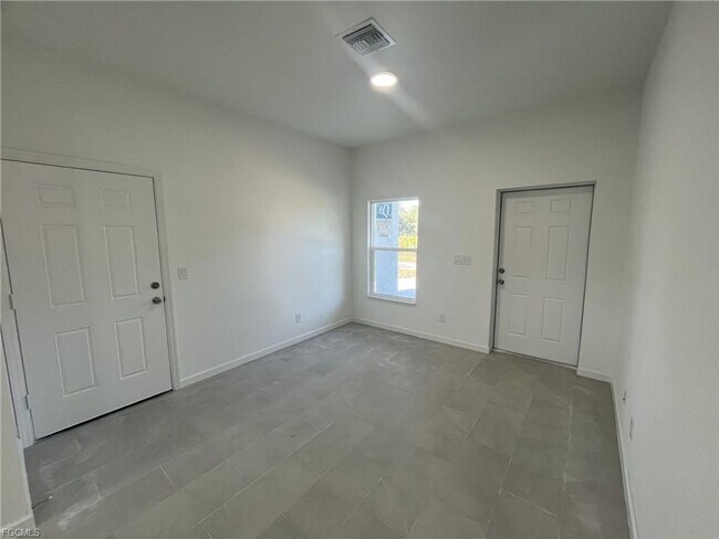 Foto del edificio - Brand new 2/1 -LARGE BACK YARD- LEHIGH ACRES