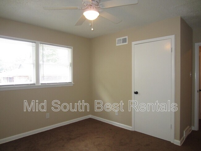 Building Photo - 2437 Hargrove Ave