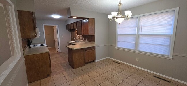 Foto del edificio - 4 Bedroom home in Southwest Springfield for $1595!