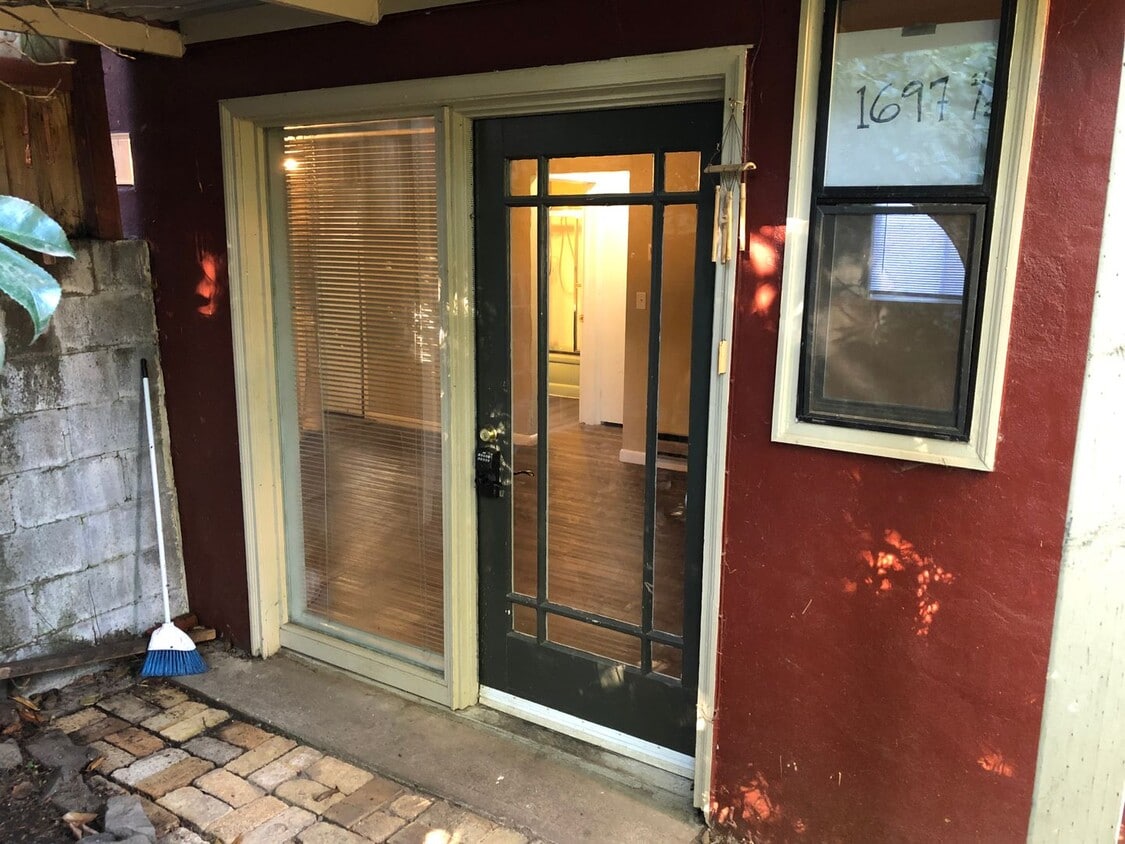 Primary Photo - Cute one bedroom apartment!