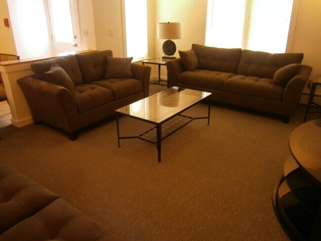 Foto del edificio - 102 Highland Pl