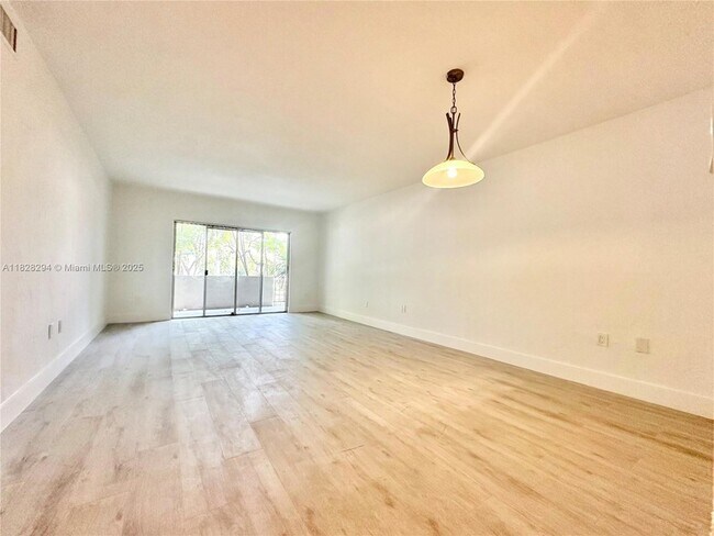 Building Photo - 6890 N Kendall Dr