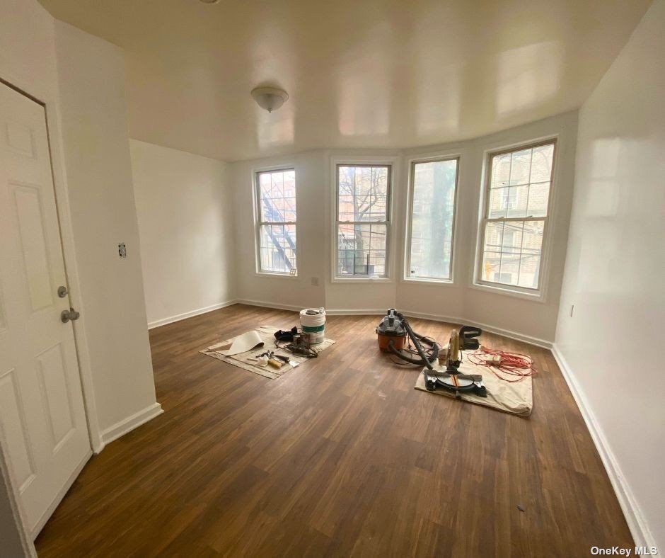 Primary Photo - 2183 Ryer Ave