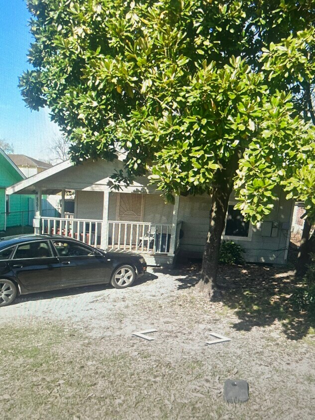 Foto principal - 8201 Bangle St