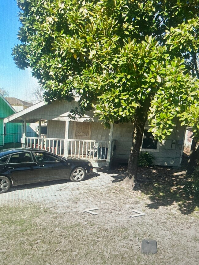 Building Photo - 8201 Bangle St