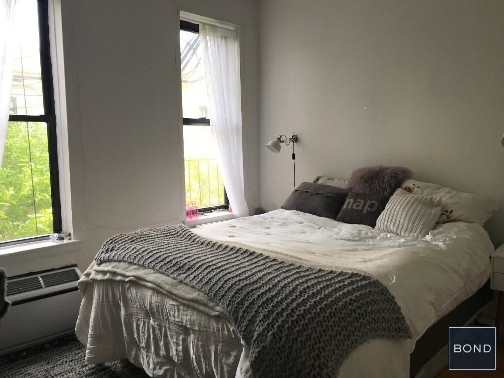 Foto principal - 334 E 93rd St