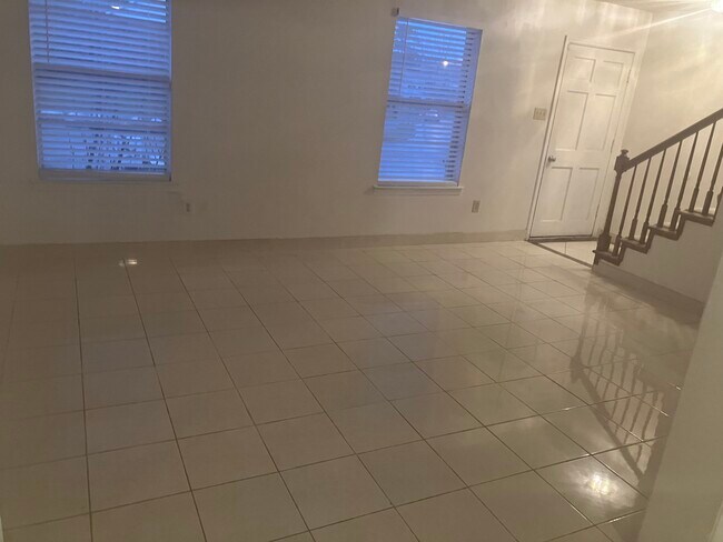 Sala de estar - 5652 Hinton Pl