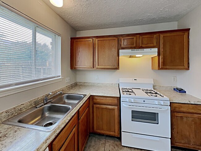 Building Photo - 907 Briarcreek Dr