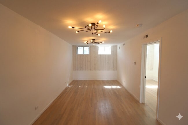 Building Photo - 2470 N Clybourn Ave