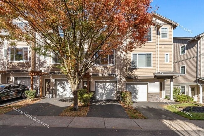 Charming Townhome w/ Fireplace, Balcony & ... - Charming Townhome w/ Fireplace, Balcony & ...