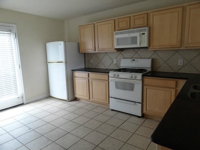 Building Photo - 3606 Avalon Castle Dr