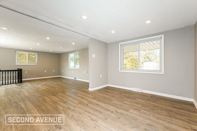 Building Photo - 350 Hart Dr