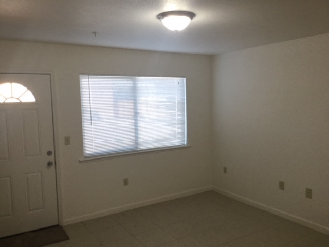 Building Photo - 921 - 923 Del Monte Avenue - Salinas