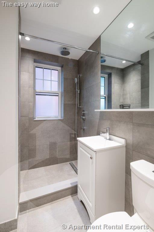 Building Photo - 18 Forest St