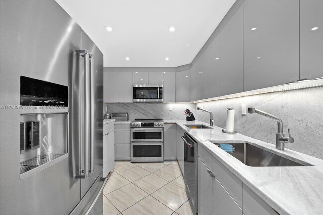 Building Photo - 9511 Collins Ave