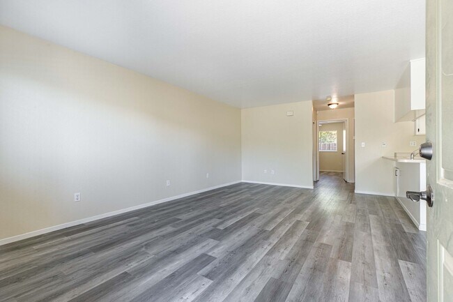 Foto del edificio - 1229 W Roseburg Ave