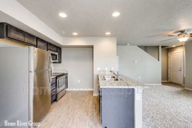 Building Photo - 164 S Trek Ln