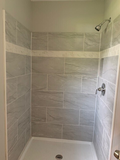 Ducha - 415 W Arial St