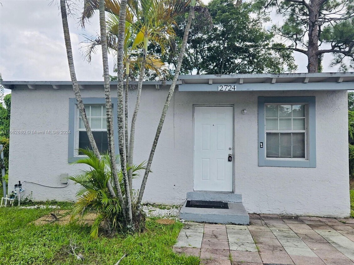 Foto principal - 2724 NW 7th St