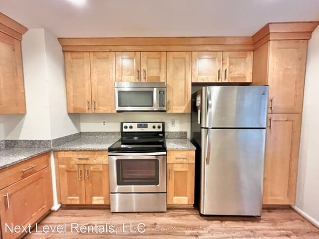 Building Photo - 3 br, 2.5 bath House - 17120 Briardale Rd
