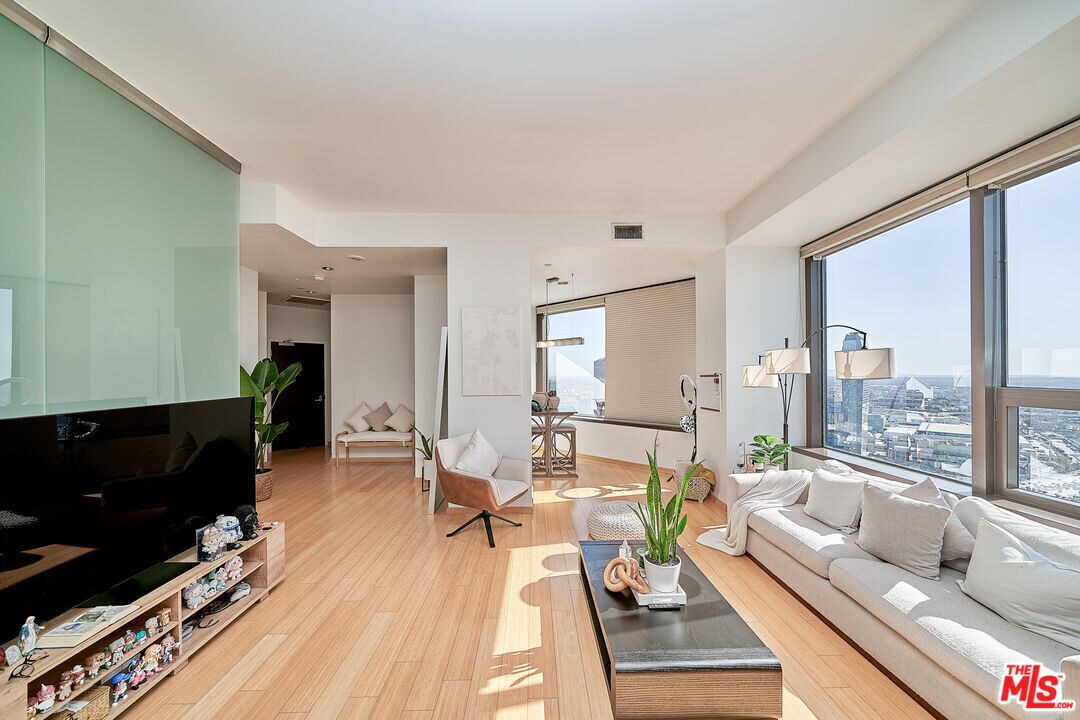 Foto principal - 1100 Wilshire Blvd