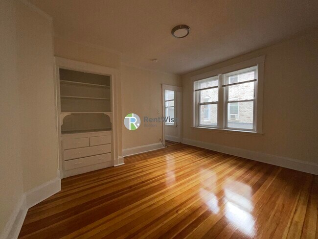 Building Photo - 6 Barrows St