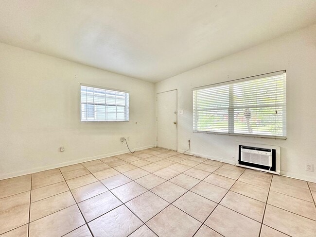 Building Photo - Charming 2-Bedroom/1-Bath Duplex in Wadevi...
