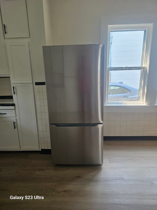 Building Photo - 210 E Chestnut St