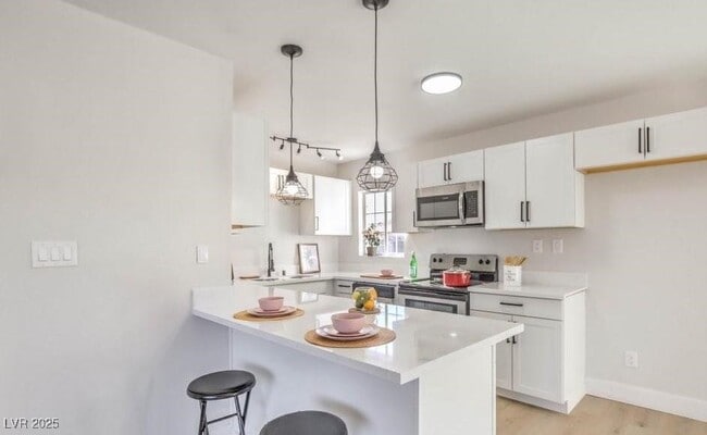 Foto del edificio - 2033 Hassell Ave