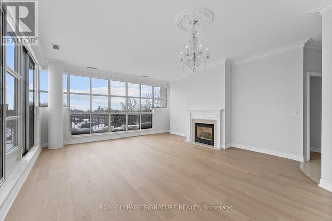 Building Photo - 3085 Bloor St W