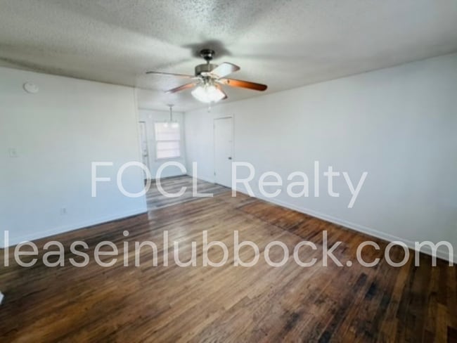 Building Photo - 2 bedroom + office, 1 car garage