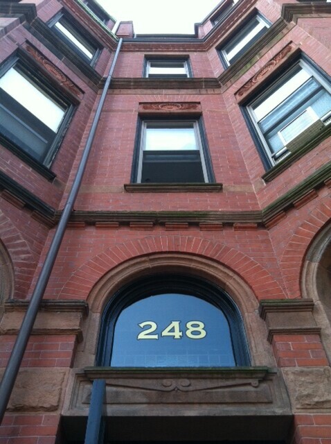 Foto del edificio - 248 Newbury St