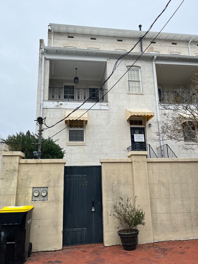 Building Photo - 107 W Taylor St