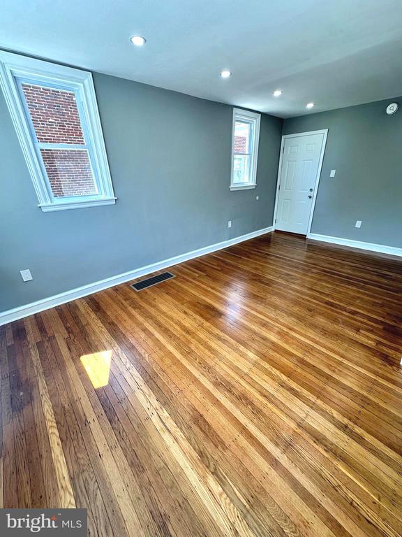 Foto del edificio - 6303 Crittenden St