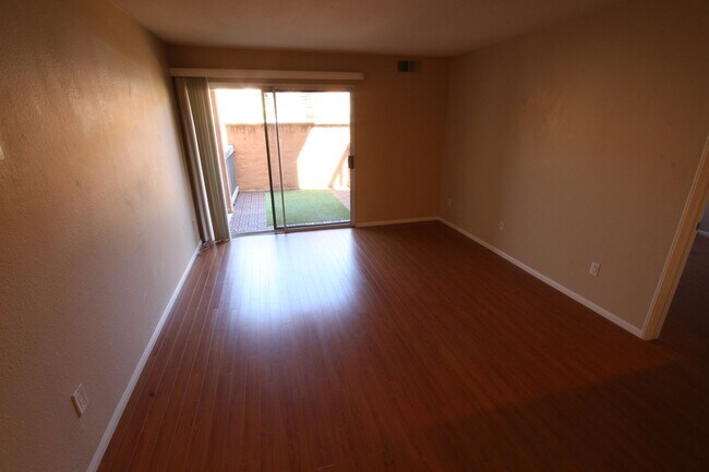 Foto del edificio - Delightful 2 Bedroom 2 Bath Condo in UTC