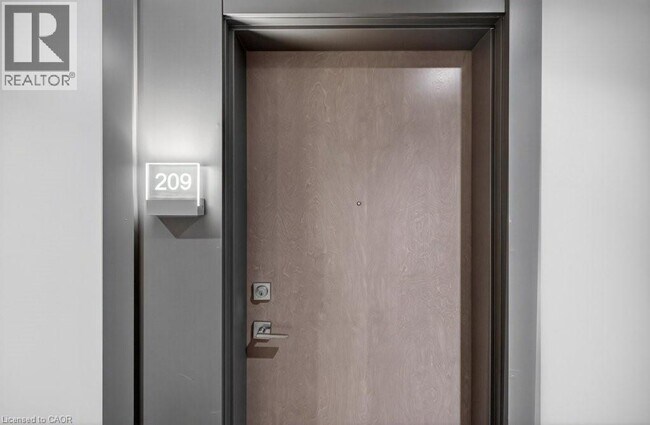 Building Photo - 479 Charlton Ave E