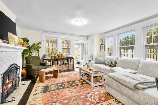 Foto del edificio - 330 First Ave