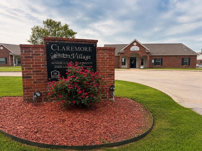 Building Photo - Claremore Village