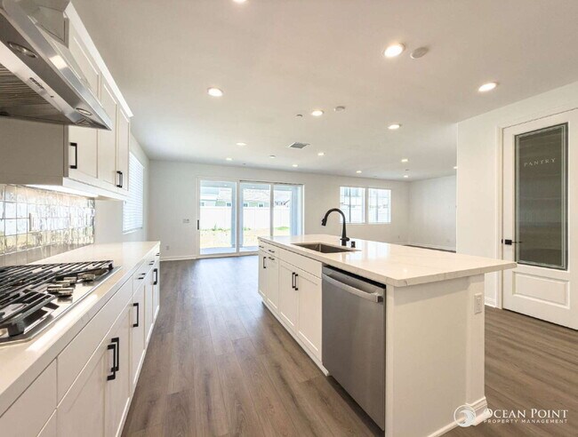Foto del edificio - Newly Built 5 Bedroom Home for Rent in Fillmore!