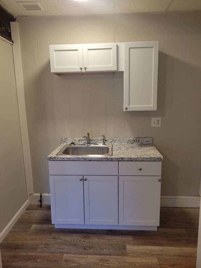 Foto del edificio - Tickle Realty, LLC