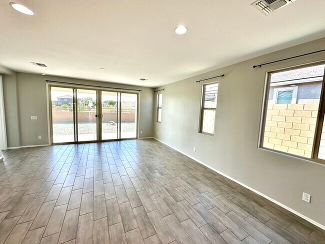 Building Photo - Fantastic 4BR/3BA Richmond American Larimar in Entrada Del Oro! Features white shaker cabinets, q...