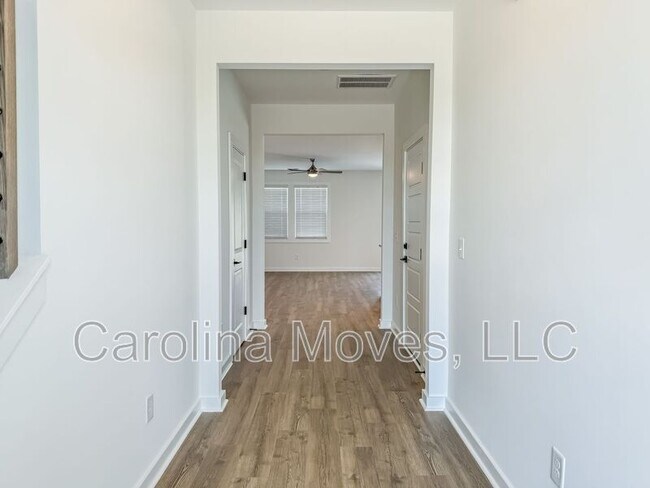 Foto del edificio - 1431 Darrowby Way