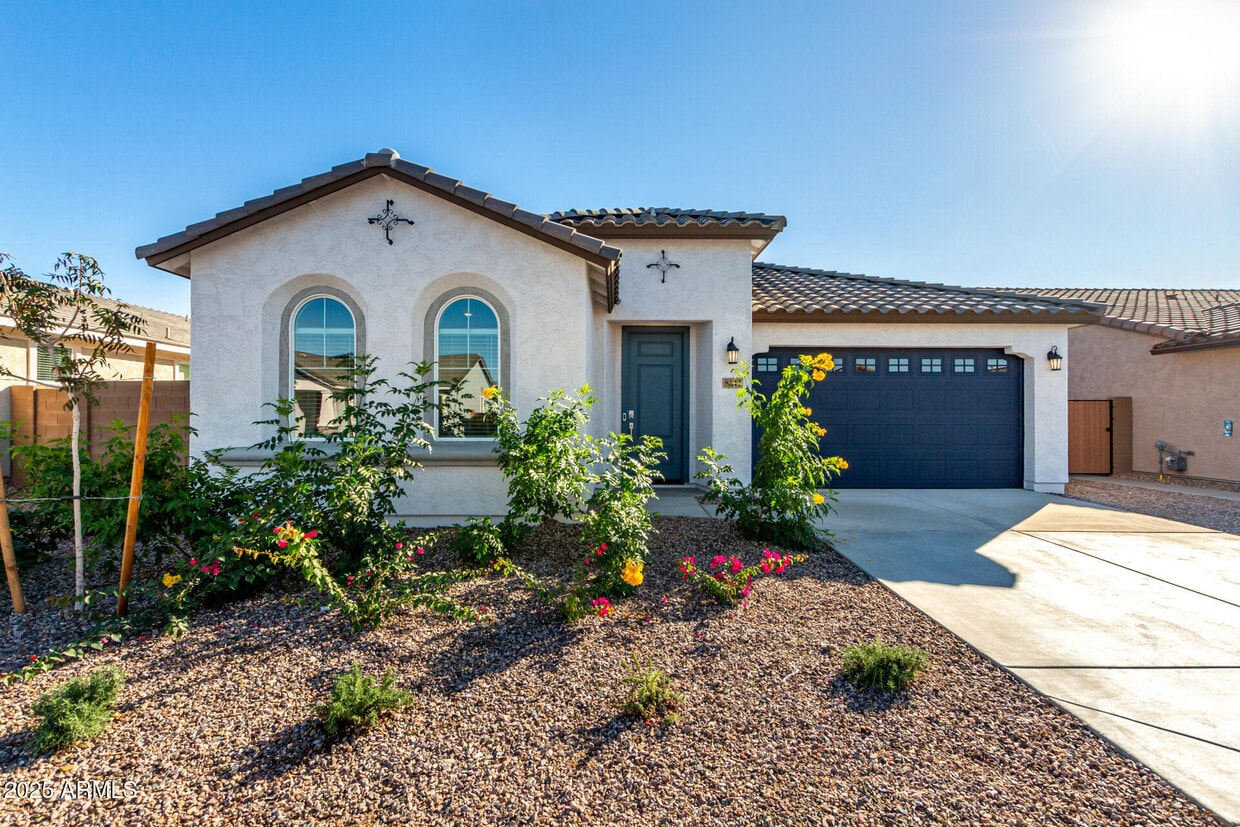 Foto principal - 8141 E Paloma Ave