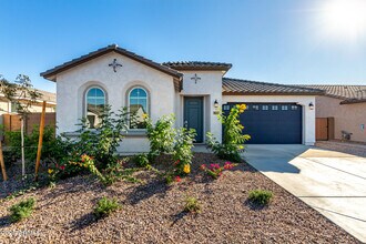 Building Photo - 8141 E Paloma Ave